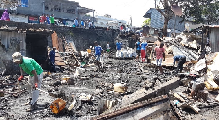 image Incendie au quartier Caltex / Six maisons brulent, aucune perte humaine